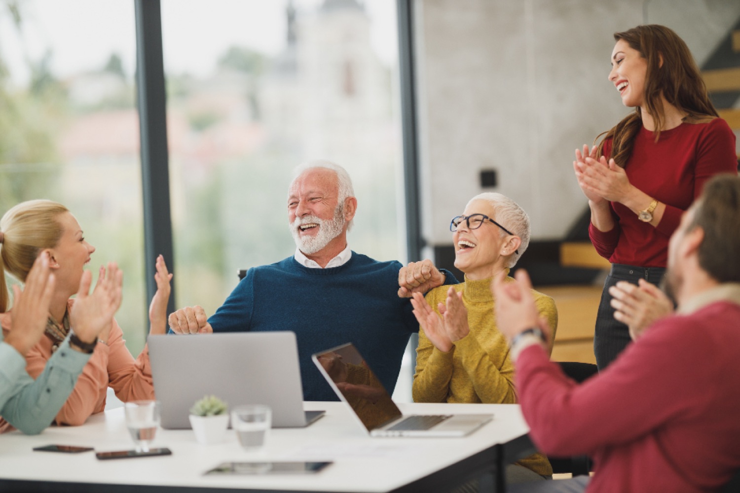B2B buying committee meeting privately to evaluate vendors before contacting sales